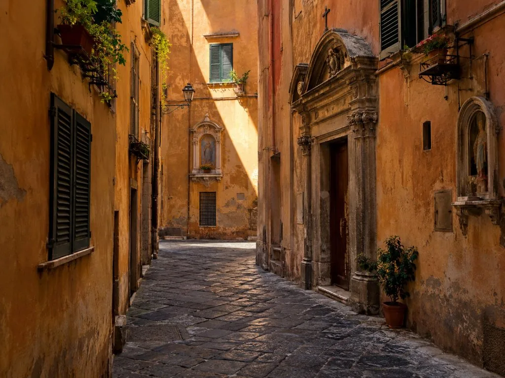 Il vicolo di Via Francesco De Sanctis, davanti alla Cappella Sansevero
